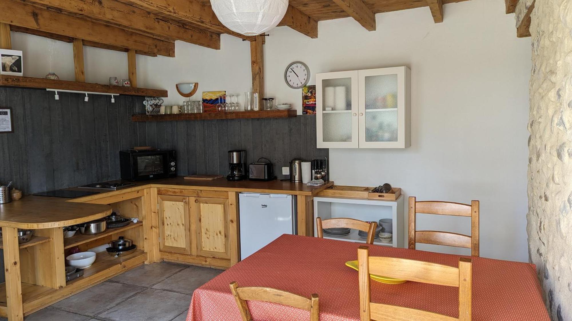 Rez-De-Jardin Independant Dans Ferme Maraichere Bio Avec Grand Jardin Privatif Clos Et Arbore Crest Exteriör bild